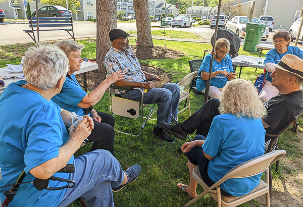 Michael Kane talks with members of the Apple Village TenantsAssociation