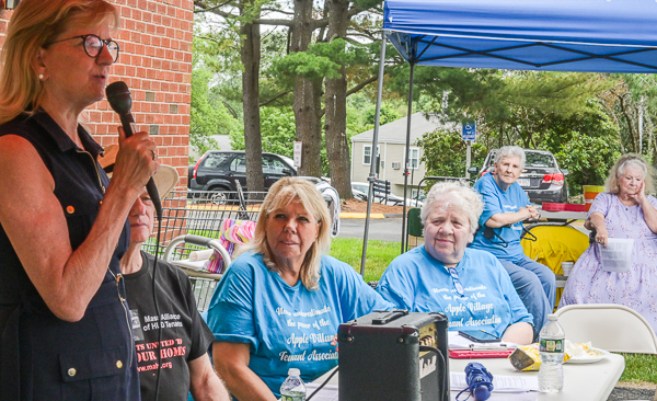 Senator Joan B. Lovely speaks to Apple Villager residents