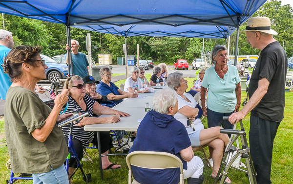 Michael Kane talks with tenants of the Apple Village Association